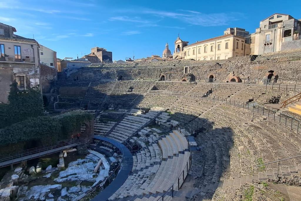 Апартаменты Finestre Sul Teatro - Catania - Parking Included Экстерьер фото